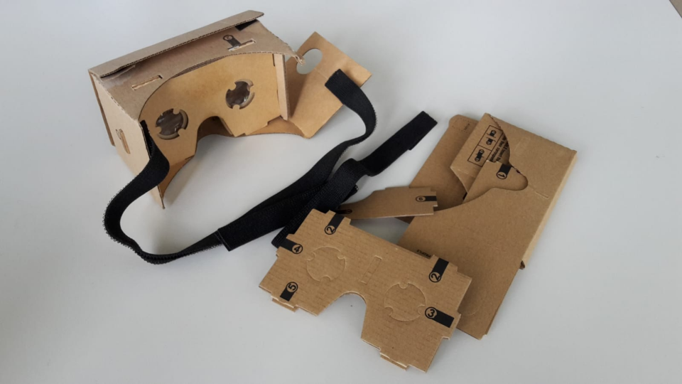 VR Brille aus Pappe