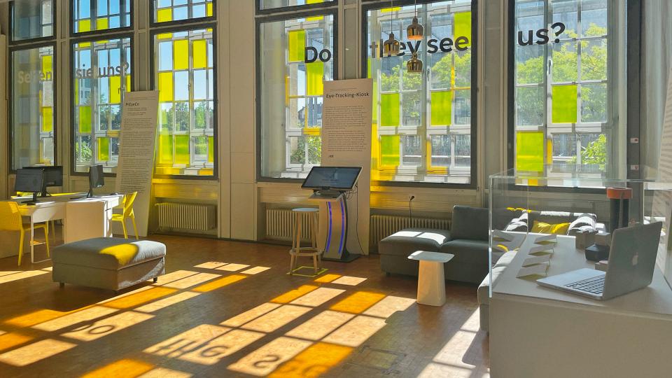 Lichtdurchfluteter Ausstellungsraum