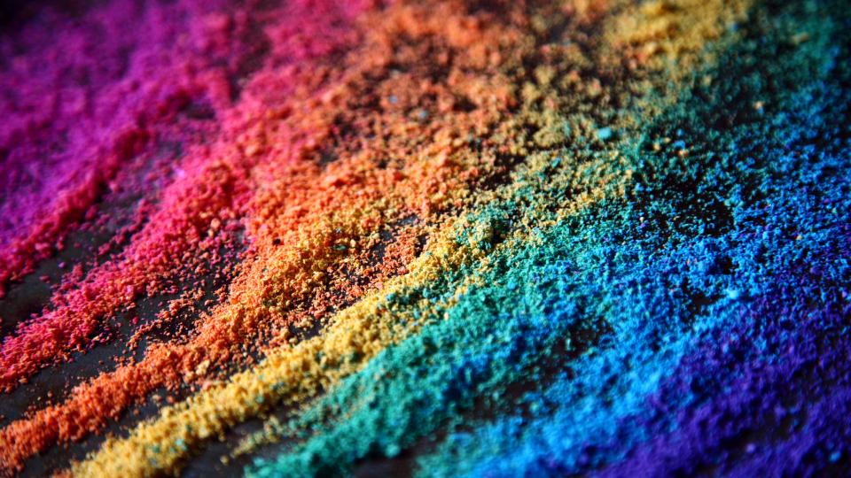 Sand in Regenbogenfarben