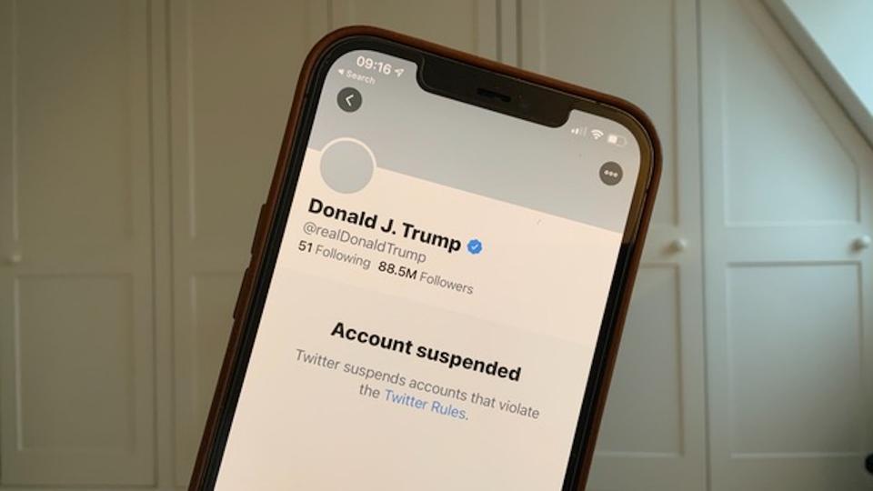 Display eines Mobiltelefons Account suspended