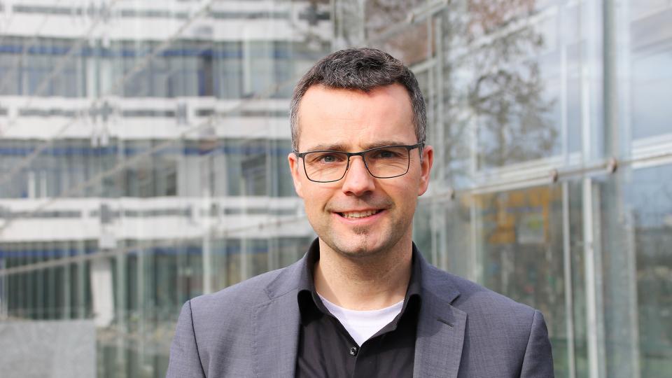 Portraitbild Prof. Debus